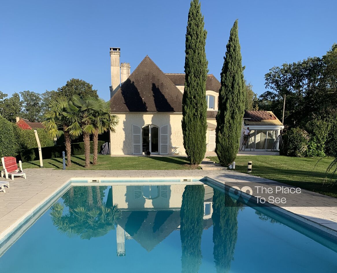 Outdoor swimming pool