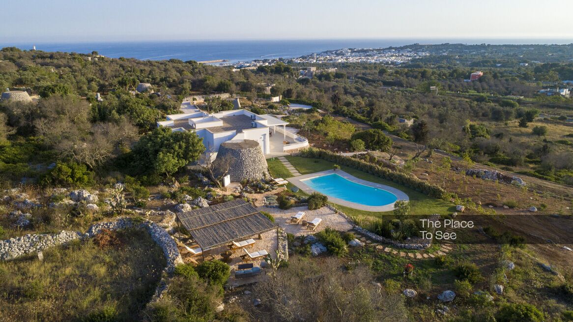 Outdoor swimming pool