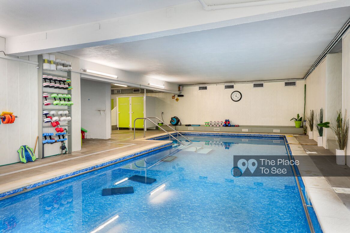 Piscine intérieure