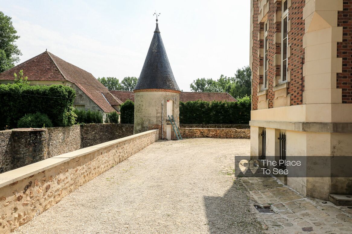 Cour