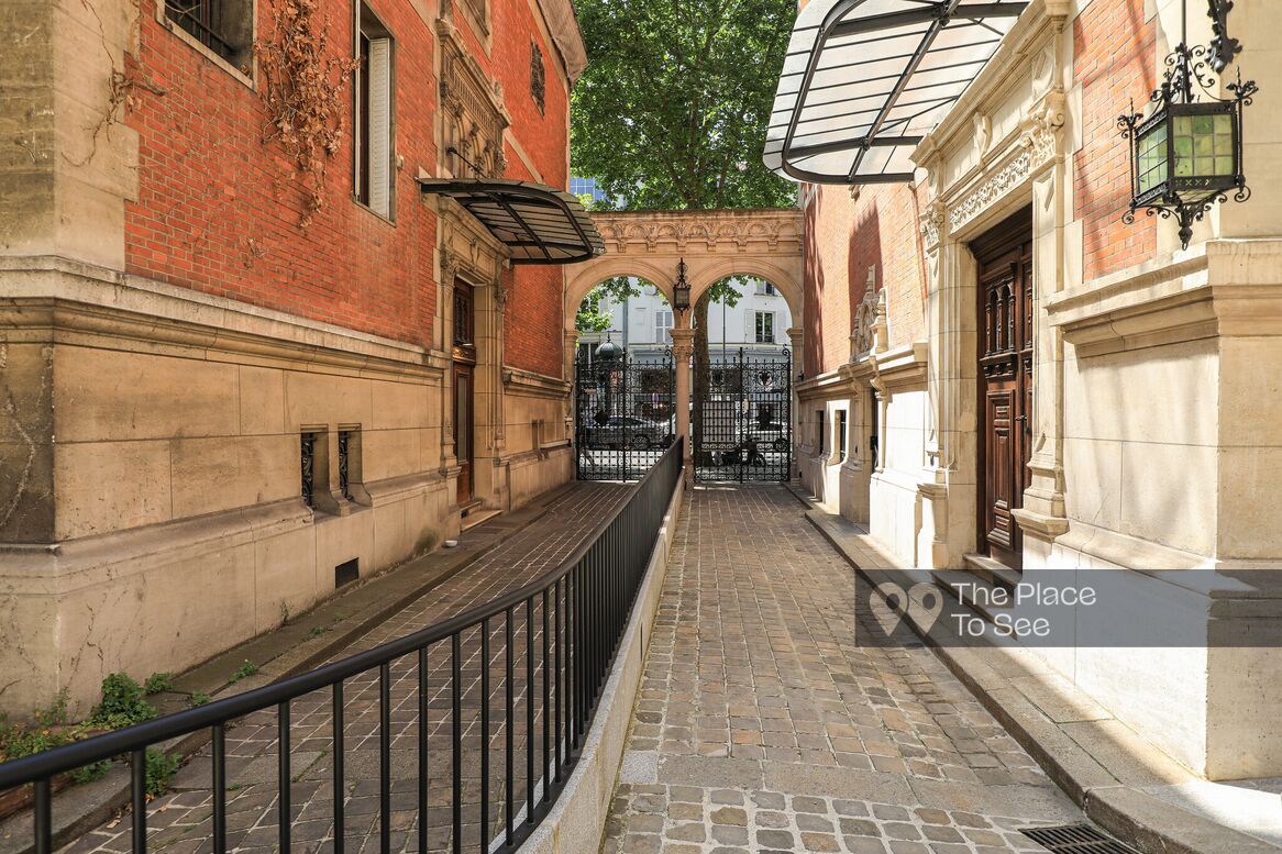 Cour