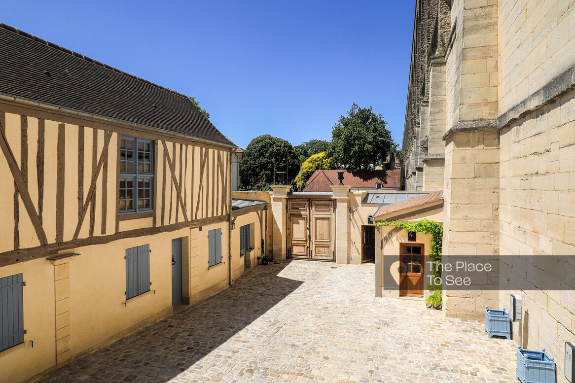 Cour