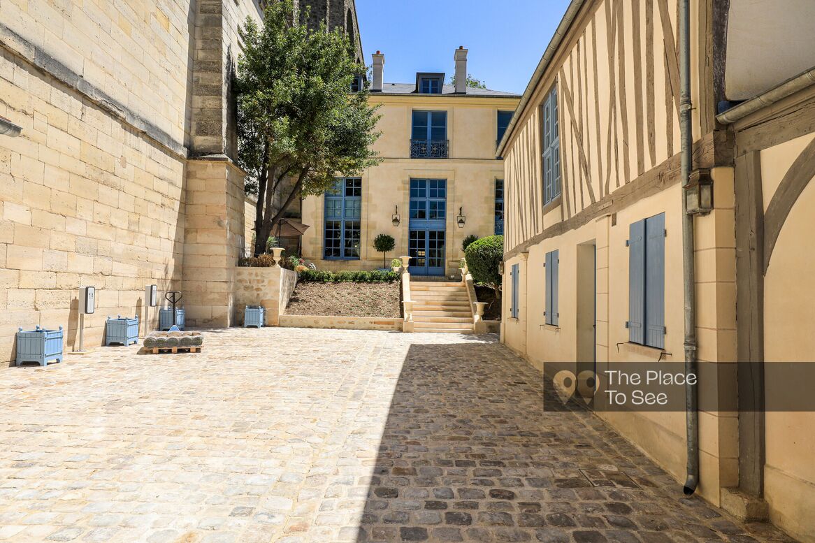 Cour