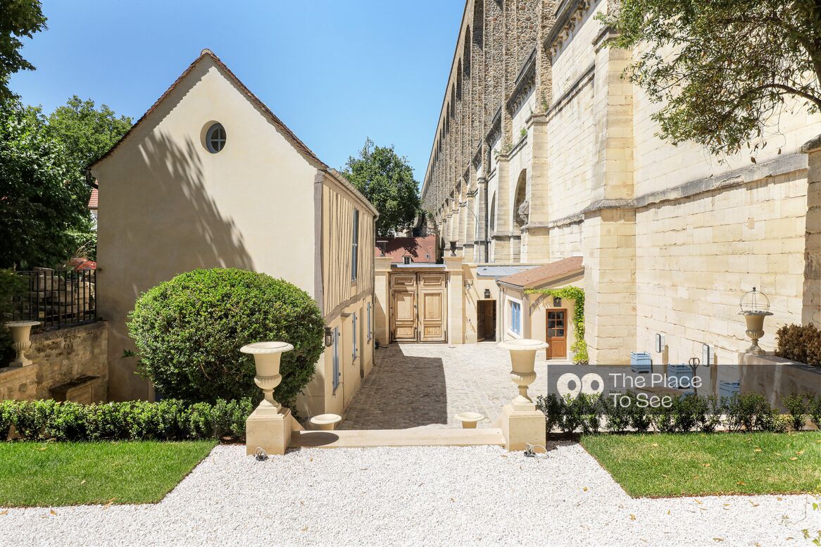 Cour