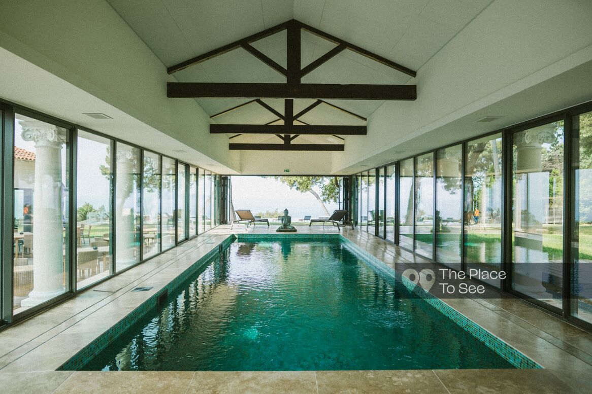 Piscine intérieure