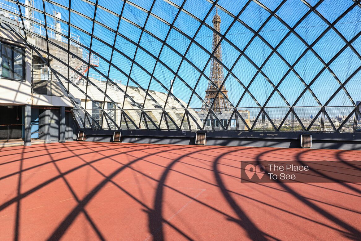 Terrain de sport extérieur