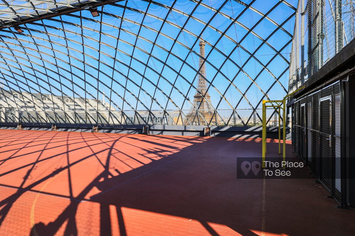 Terrain de sport extérieur