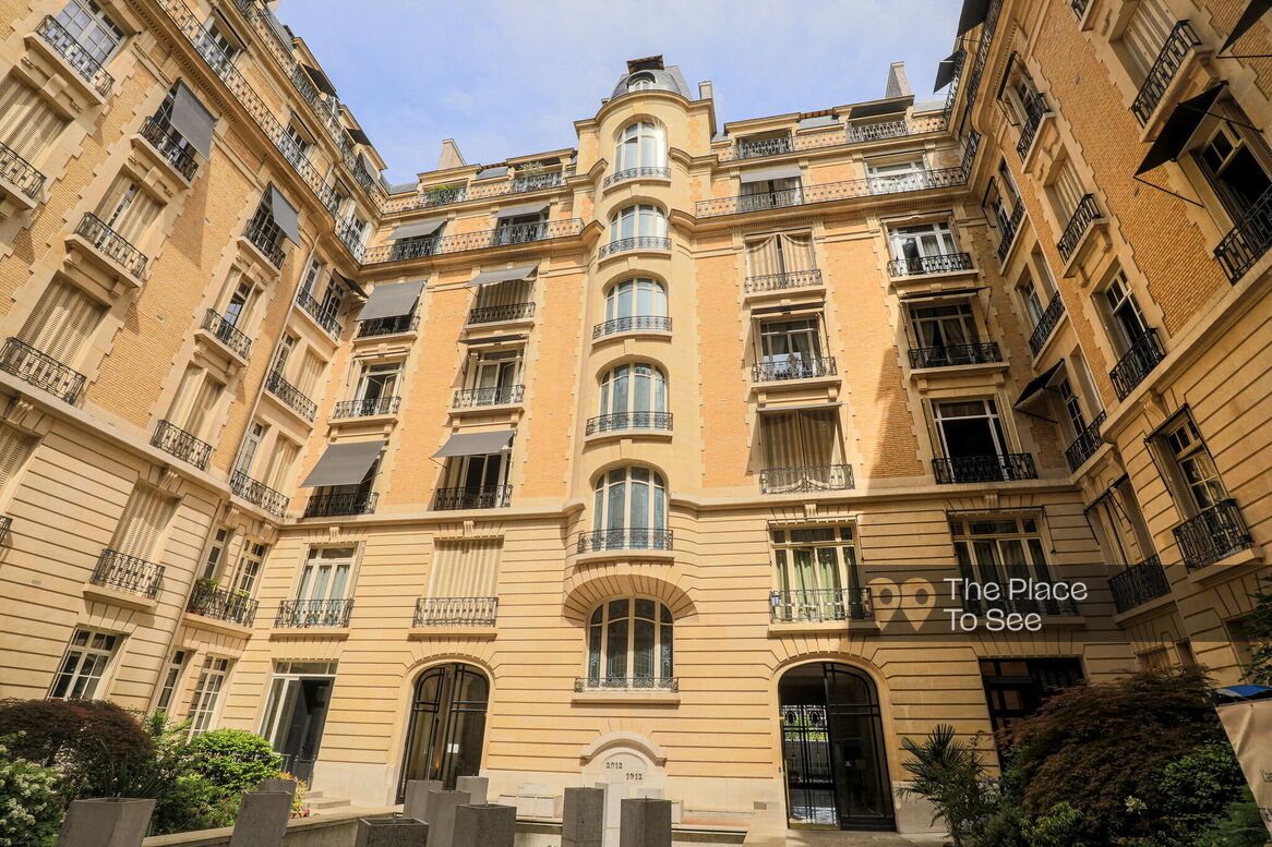 Façade