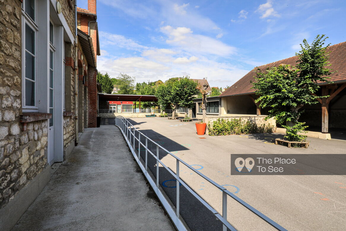 Cour