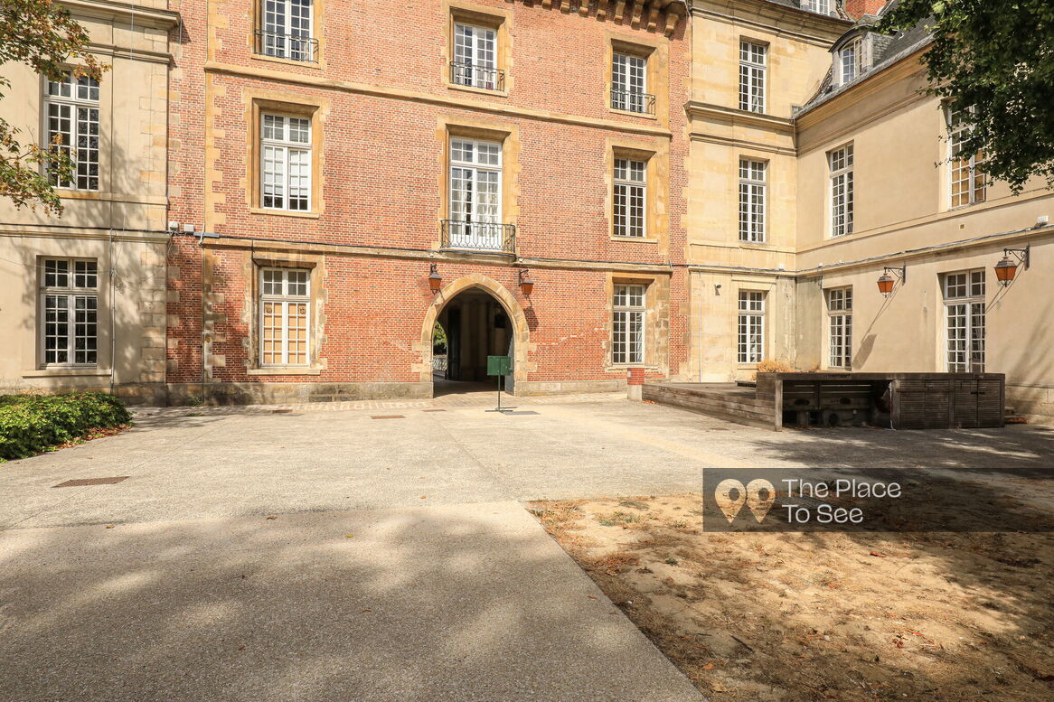Cour