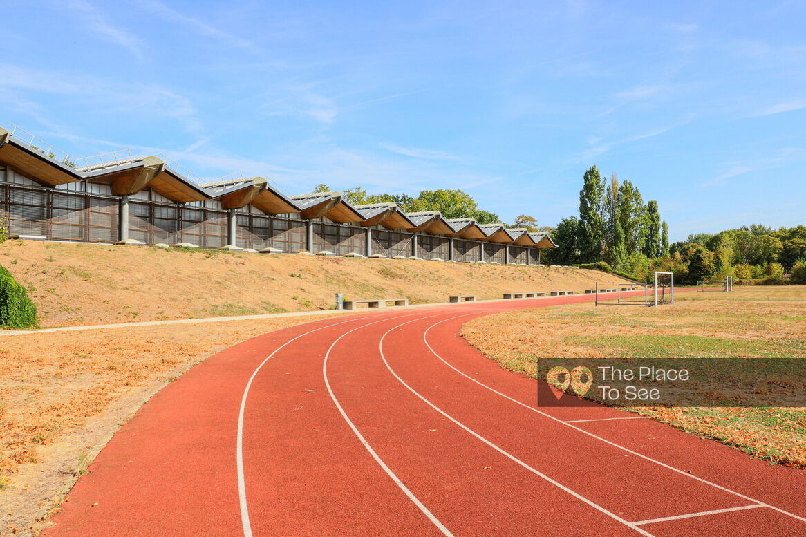 Terrain de sport extérieur