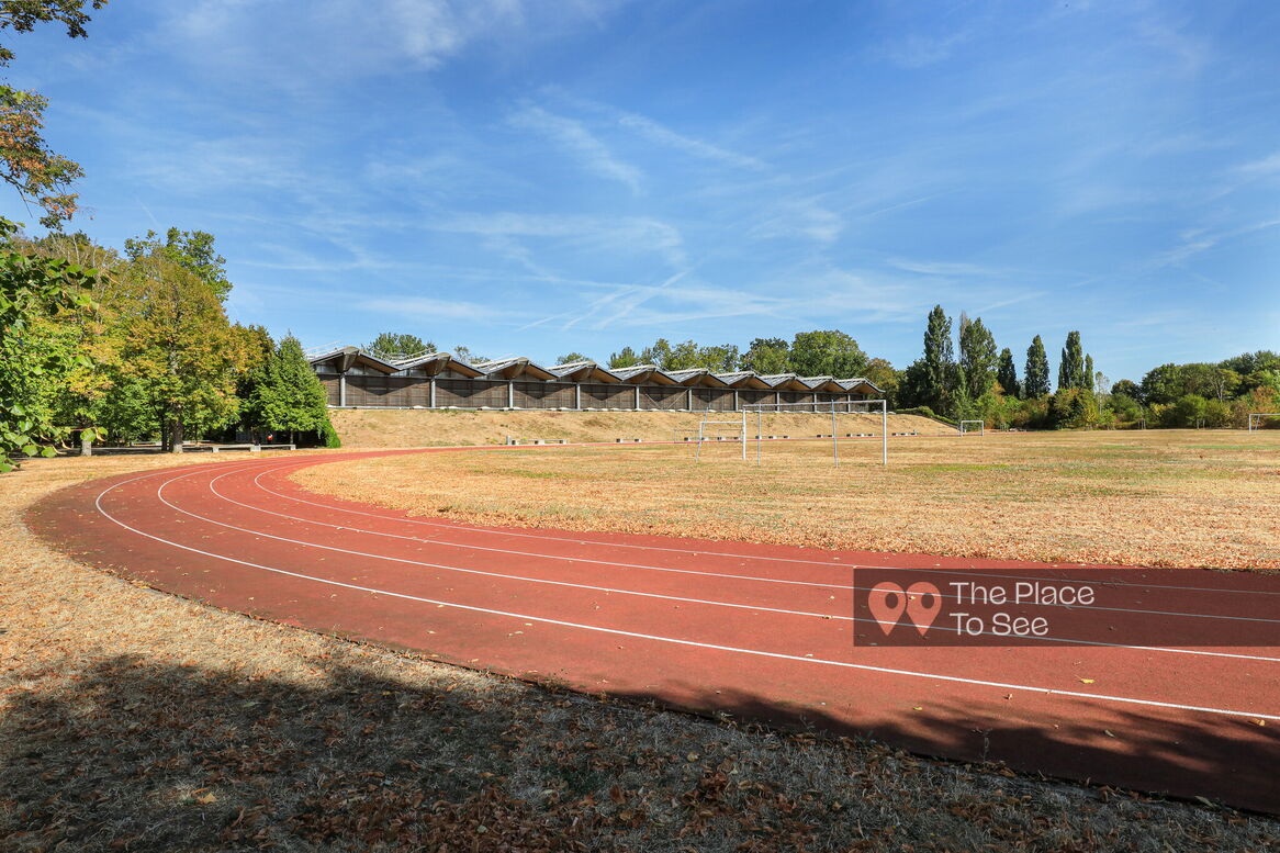 Terrain de sport extérieur