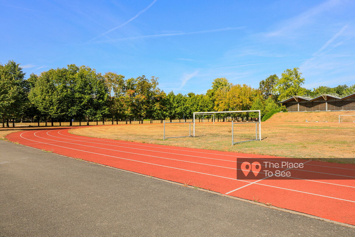 Terrain de sport extérieur