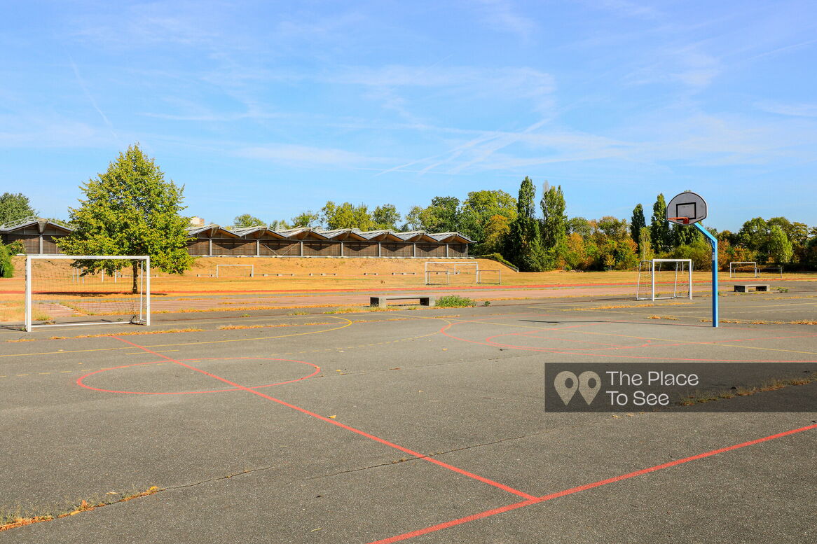 Terrain de sport extérieur