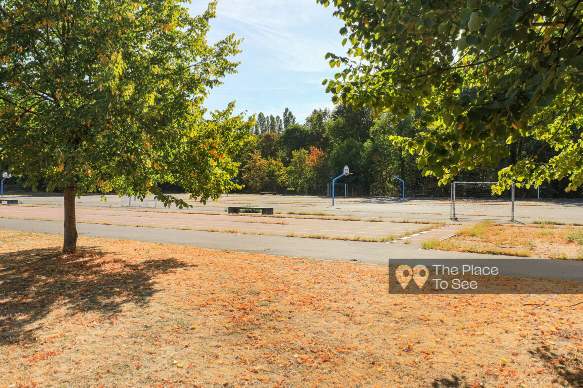 Terrain de sport extérieur