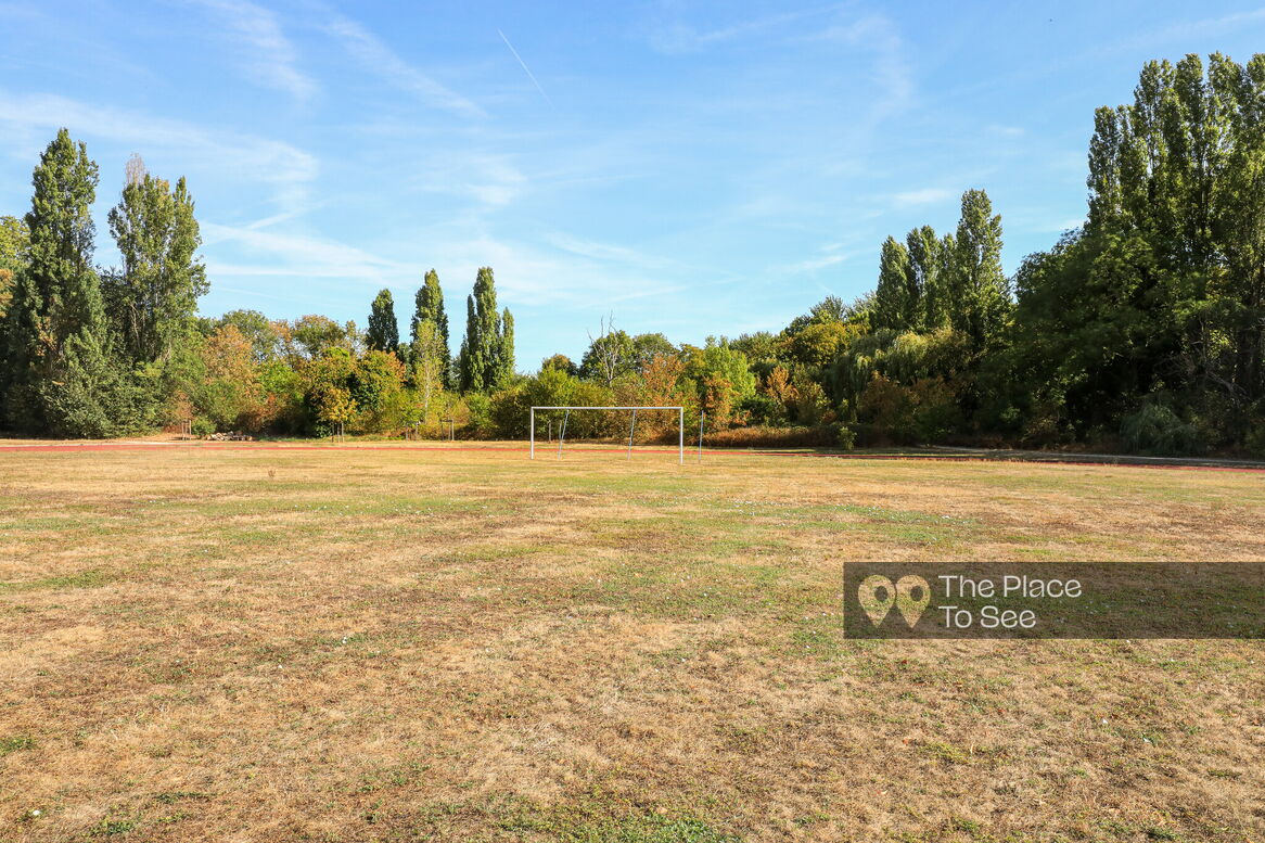 Terrain de sport extérieur