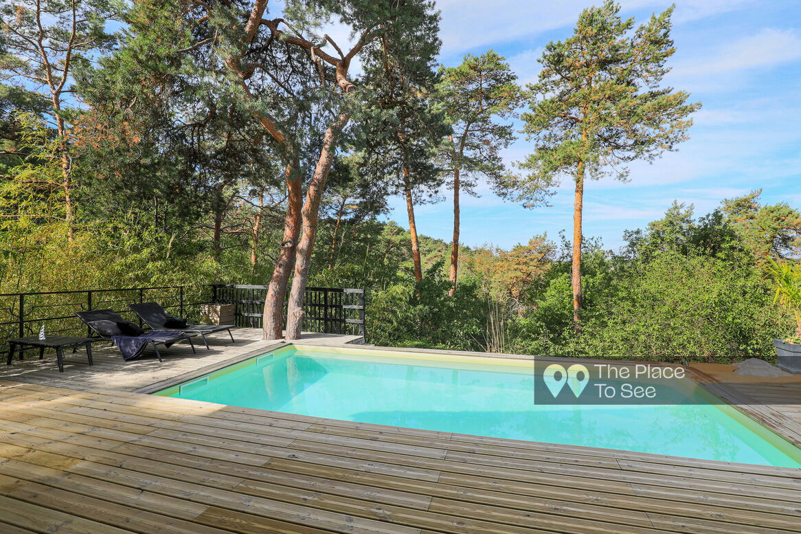 Outdoor swimming pool