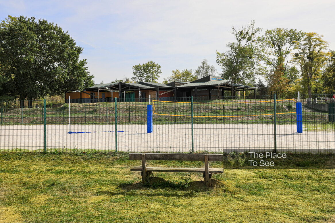 Terrain de sport extérieur
