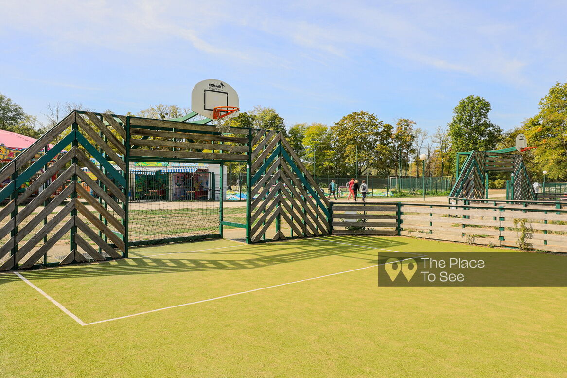 Terrain de sport extérieur