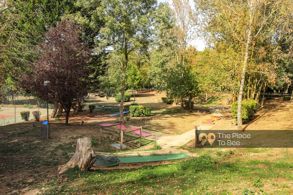Terrain de sport extérieur