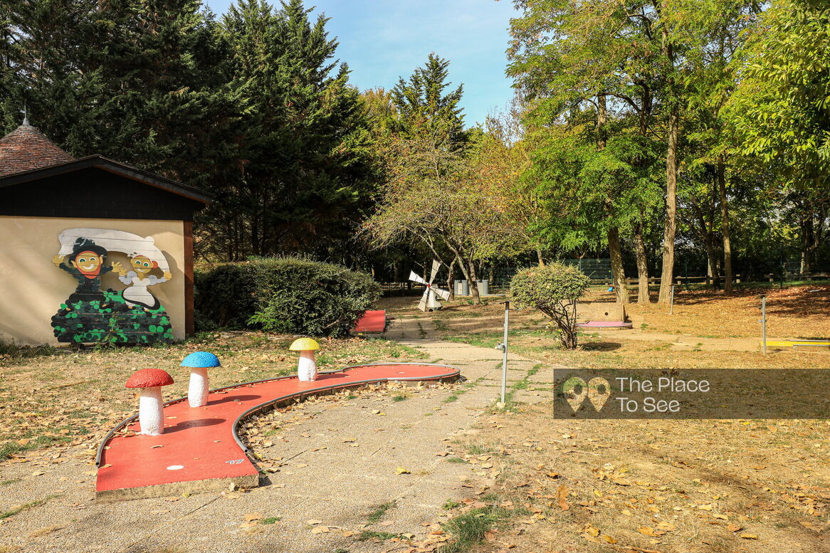 Terrain de sport extérieur