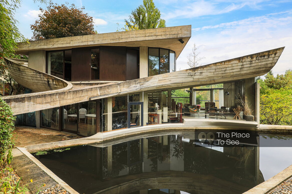 Outdoor swimming pool