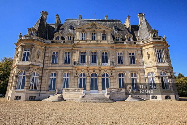Château du XVIIIeme siècle sublimes salons de réceptions