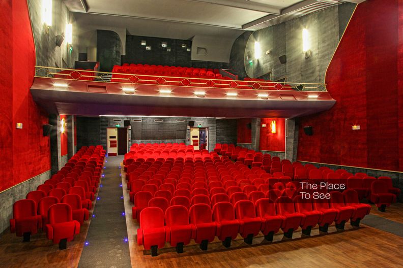 Salle de cinéma et de théâtre des années 50
