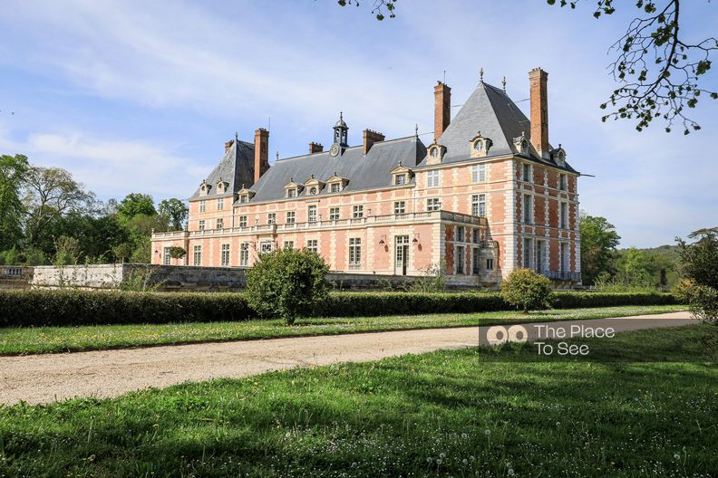Magnifique château style Louis XIII rénové