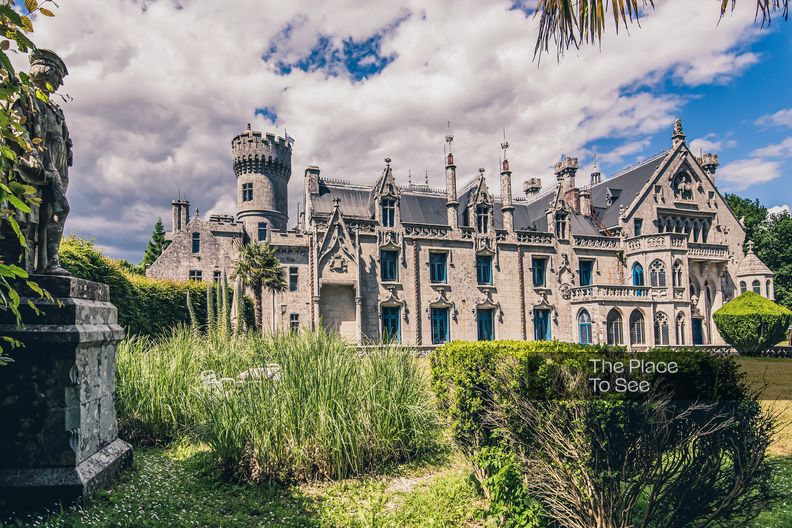 Château gothique rénové en Bretagne