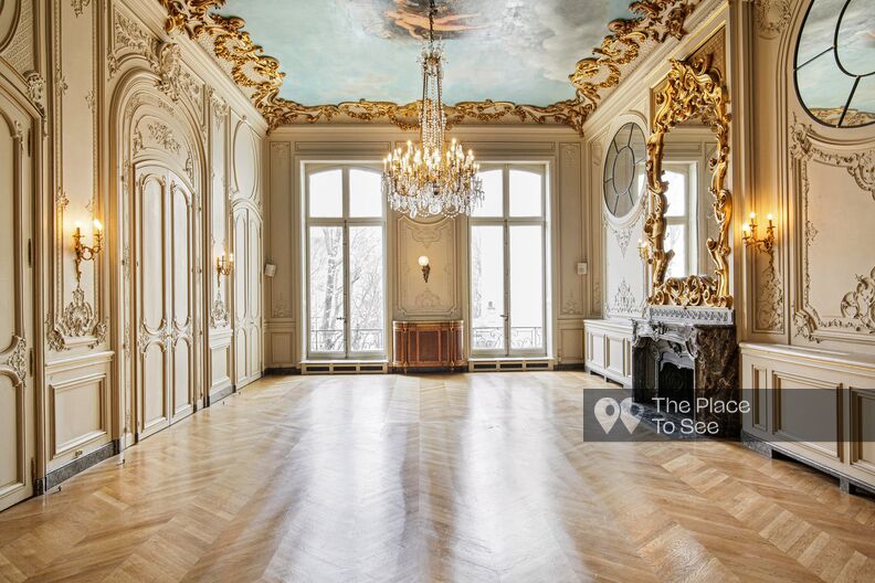 Astounding hotel particulier in the heart of Paris