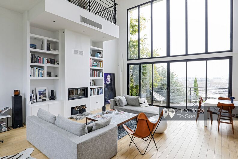 Architect house with unobstructed view on Paris
