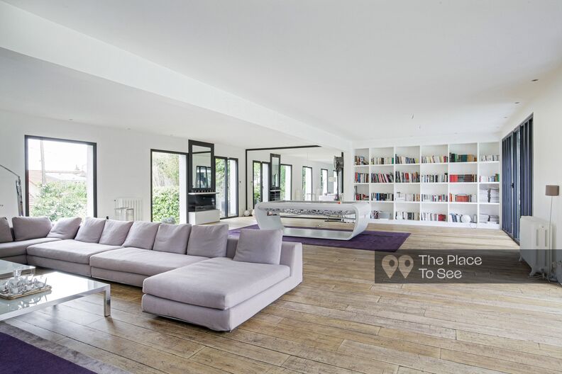 Contemporary house with two kitchens 