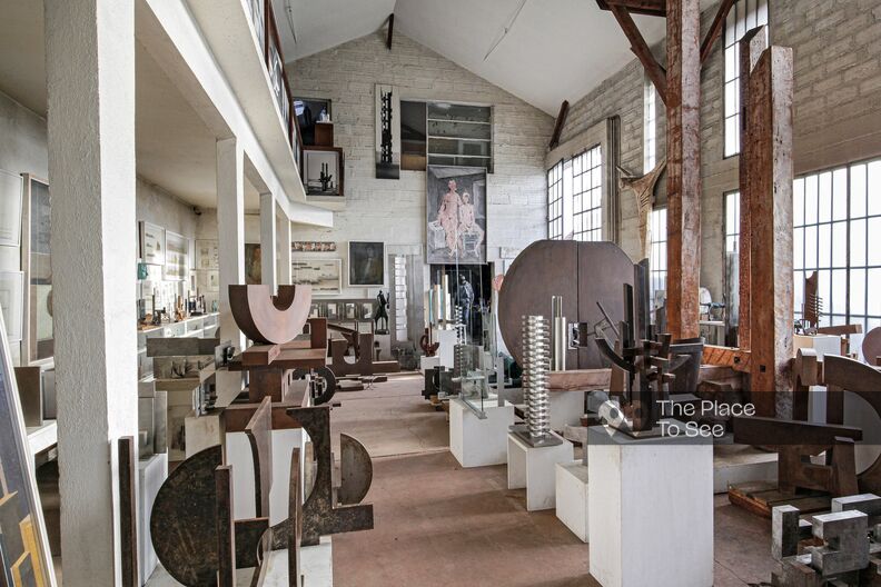 Maison et atelier de sculpteur à la campagne