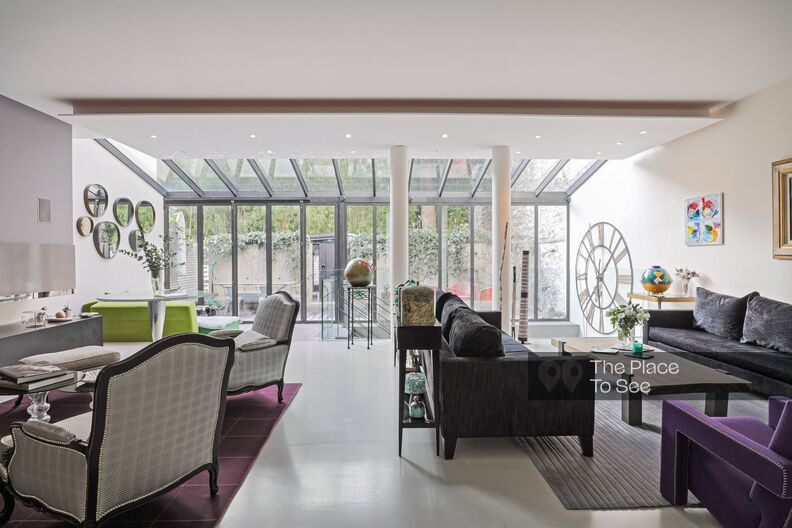 Town house with indoor swimming pool
