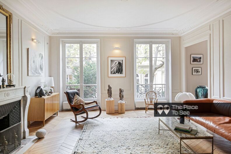 Haussmannien apartment with vintage 70's furniture