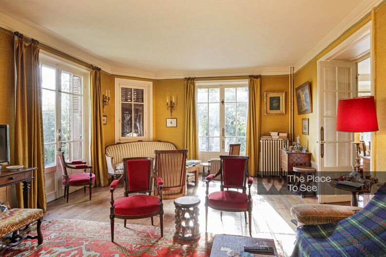 Half-timbering house with English vintage style decoration