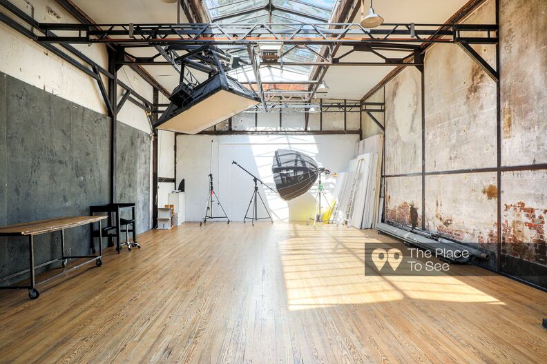 Photo studio with patinas and glass roof