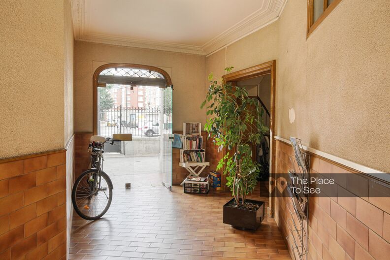 Common areas and rooftop in a Parisian building