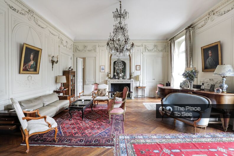 Beautiful typically Parisian apartment