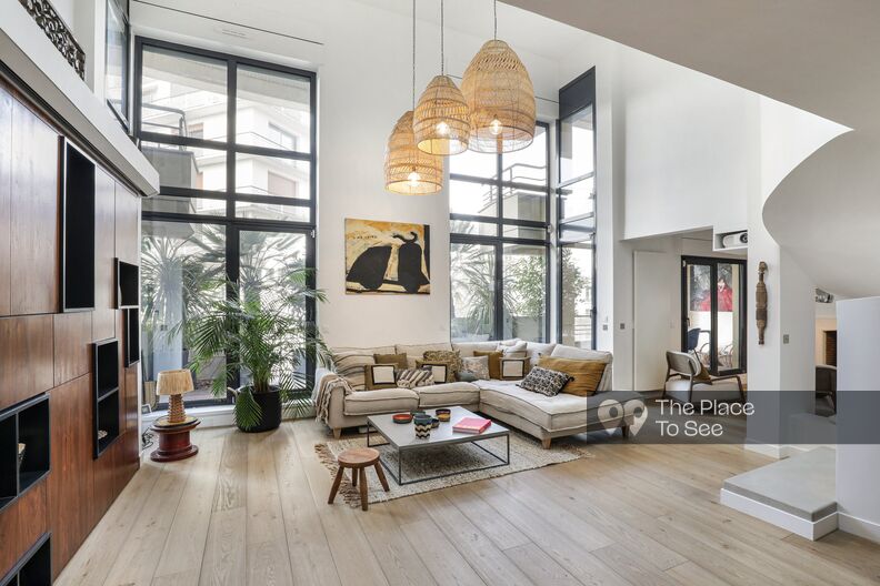 Triplex with large furnished terrace
