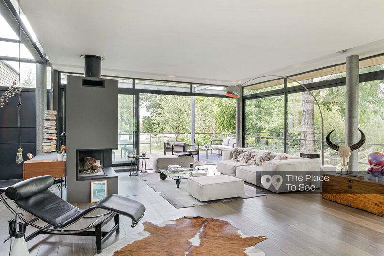 Californian style architect house on the waters' edge