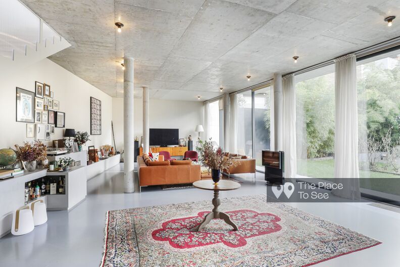 Town house with concrete extension