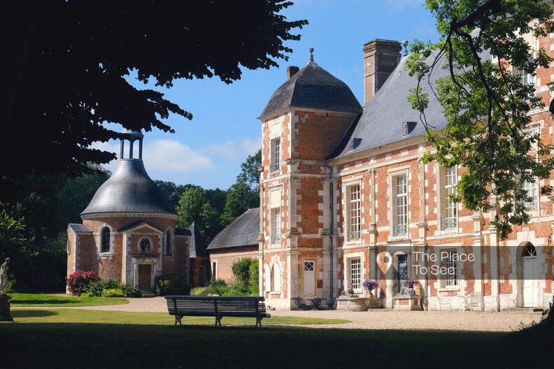 16th century castle with period décor 