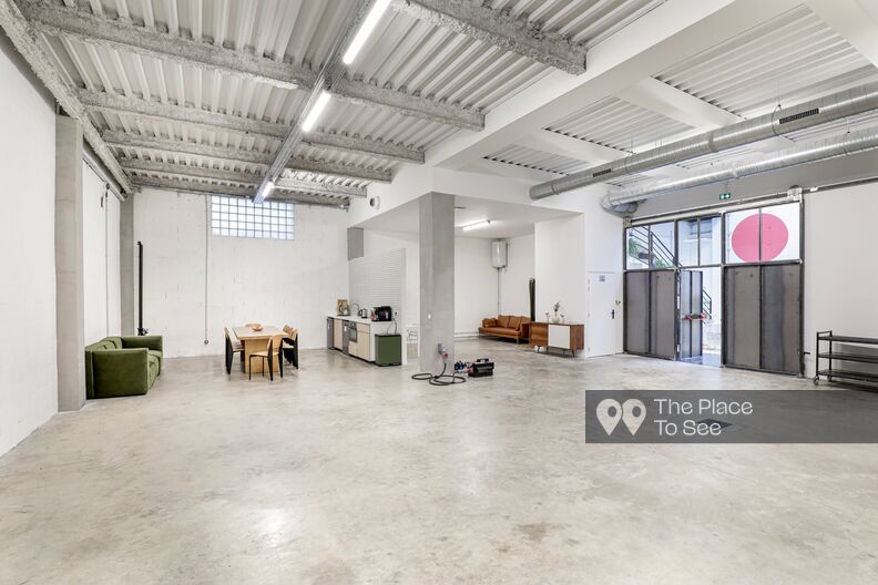Studios Photos et plateaux en béton brut