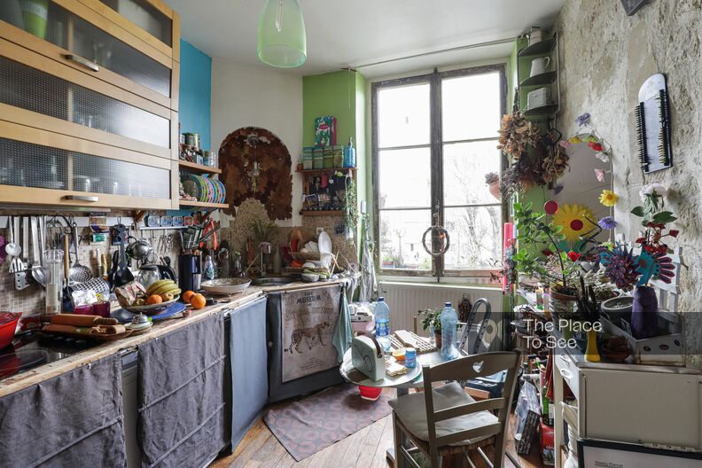 Little and simple colorful apartment 
