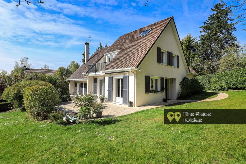 Modern and familial American style house