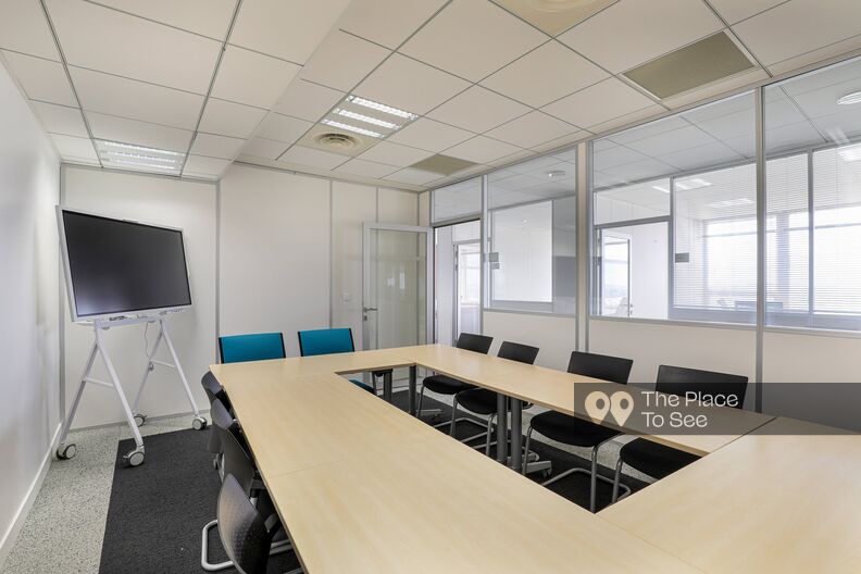 Modern furnished office with Paris view