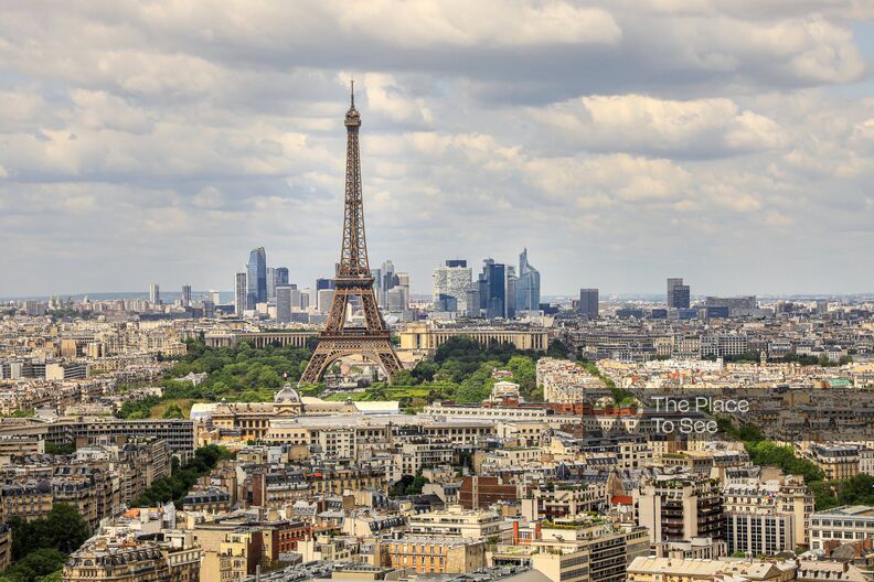 Modern furnished office with Paris view