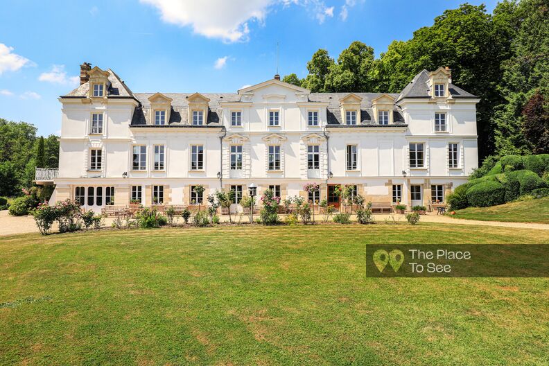 19th century castle within a 7 hectare park